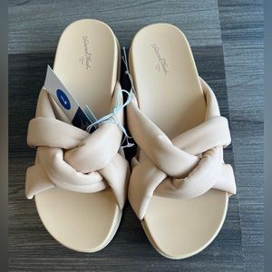 Foam crossed sandals